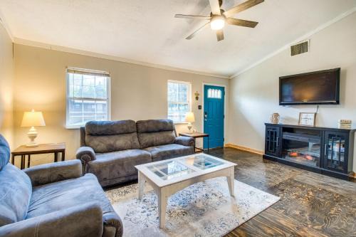 Mountain Home House | Arkansas Vacation Rental Less Than 1 Mi to Norfork Lake