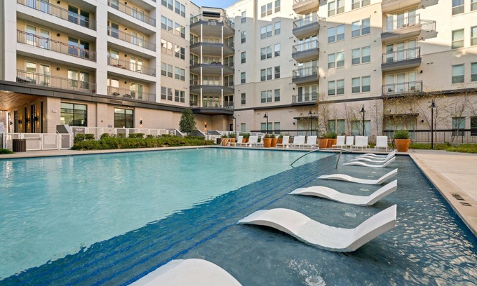 Central Arlington Apartment | Arlington Upscale 2BD 2BA Apartment