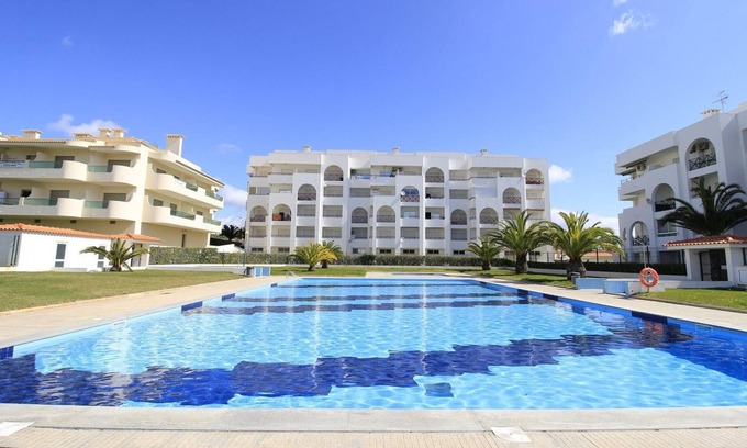 Alporchinhos Apartment | Arma O DE P RA Brightness 1 With Pool by Homing