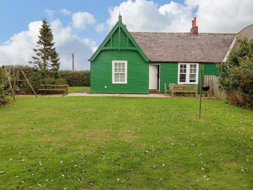 Bamburgh House | Armstrong Cottages No6