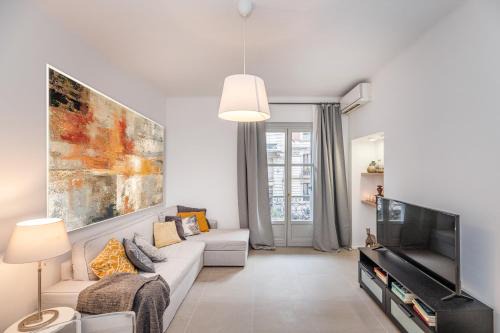 Magenta Apartment | Art Around In Monti House