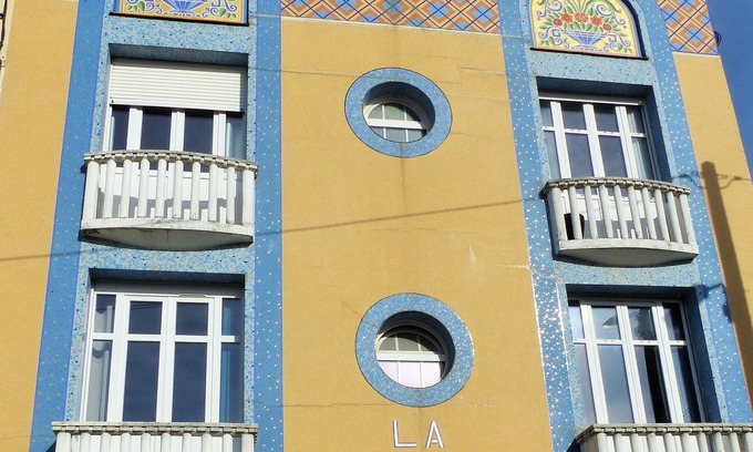 Saint-Serge Apartment | Art-deco style cozy apartment in a mosaic house