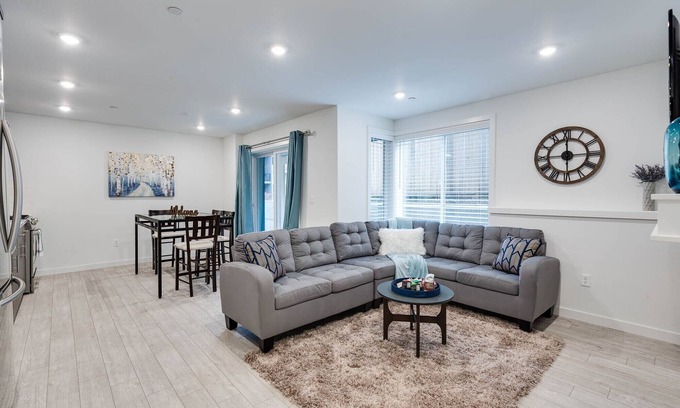 Kenton Condo | Artist #2E–Just Steps from the Max