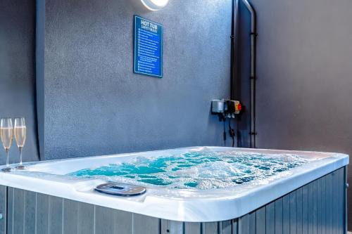 Bristol Apartment | Artistic flat w/hot tub & family comforts