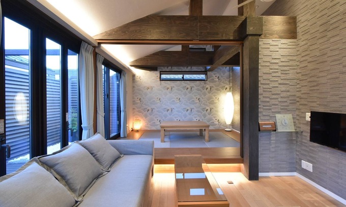 Higashiyotsugi House | ASAKUSA EAST Terrace with a small Japanese garden - ASAKUSA EAST HOUSE / Katsushika-ku Tokyo