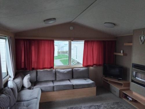 Muston Resort | Ash Close 64- Blue Dolphin Heaven - Budget Caravan