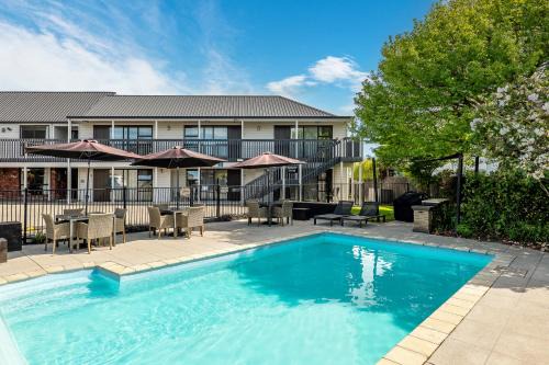 Merivale Hotel | Ashford Motor Lodge