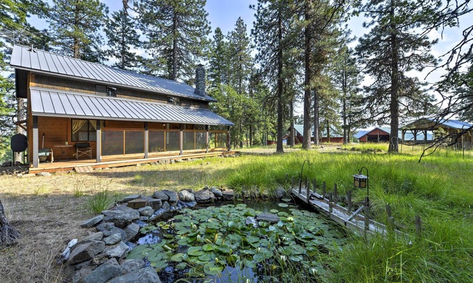 Ashland Cabin | Ashland Cabin on 170 Acres w/Mtn Views & Sauna!