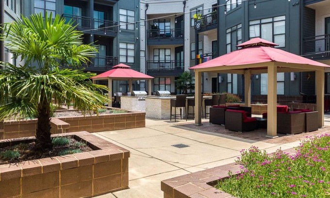 First Ward Apartment | ASK FOR Discount-vibrant 2 Story Apt Apple TV