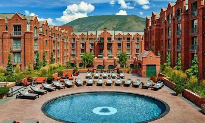 Downtown Condo | Aspen St. Regis Luxury 3 Bedroom Residence - 5-star Resort in World Class Destination