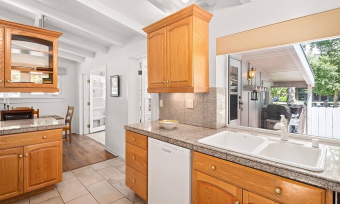 West End House | Aspen West End - Quiet Neighborhood 3 Bedroom Home by RedAwning
