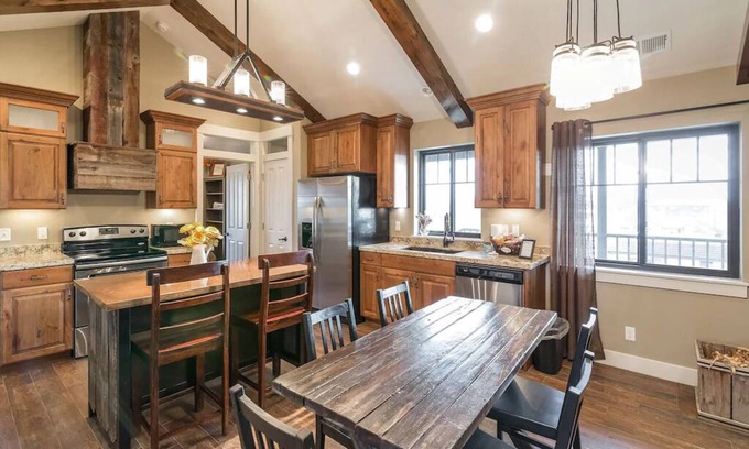 Timp Condo | Aspenwood Manor- Perfect and Gorgeous! Luxury "Waltzing Matilda"