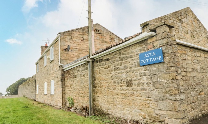 Cresswell Cottage | ASTA COTTAGE, pet friendly, with open fire in Cresswell