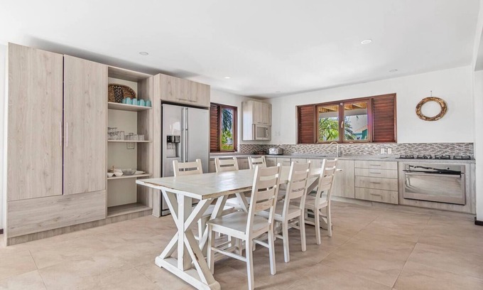 Jan Thiel Villa | "Asterias" 5 Bdrm Villa w/ private Pool and loft!