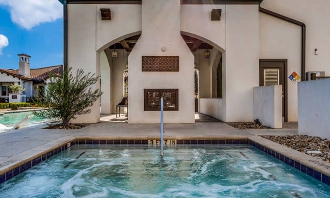 McNeil Apartment | Astonishing Cozysuites on I-35 w Pool Parking 10