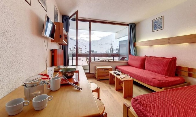 Les Menuires Apartment | At the foot of shops, 5th floor, view ski slopes, balcony, tv, ski locker, 24m², Les Menuires
