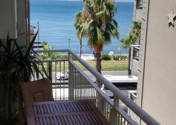 Palaio Faliro Apartment | Athens Riviera apt with seaview, 15' to Acropolis