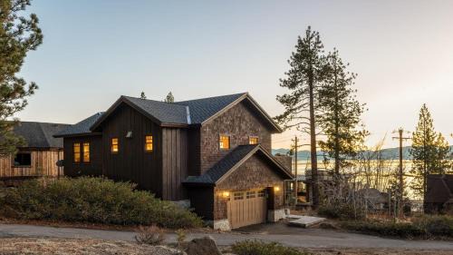Tahoe Vista House | Atkinson by AvantStay Lake Front Home w Stunning Views in Tahoe Vista