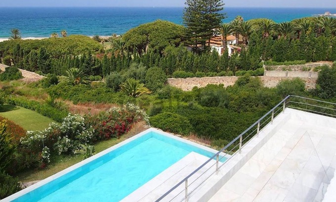Atlanterra Villa | Atlanterra Beach House -comfort & exclusivity - 4min walk to beautiful beach