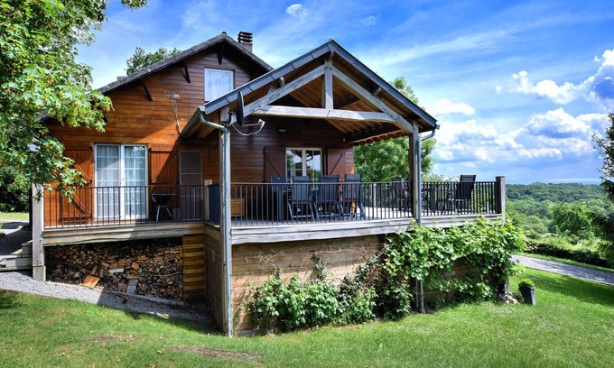 Septon Ski Chalet | Atmospheric chalet with sauna and jacuzzi