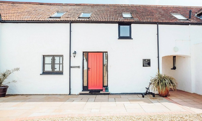 Lydstep Cottage | Atrato's Stable - UK6735
