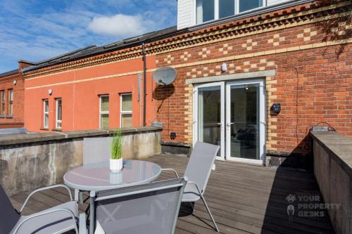 Belfast Apartment | Attic Style 2 Bed Duplex Apartment With Rooftop Patio Belfast