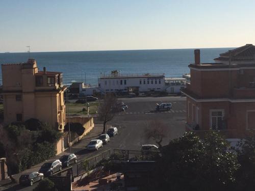 Quartiere XXXIV Lido di Ostia Levante Apartment | ATTICO FRONTE MARE