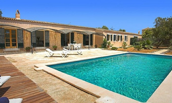 Es Llombards Villa | Attractive House in Es Llombards