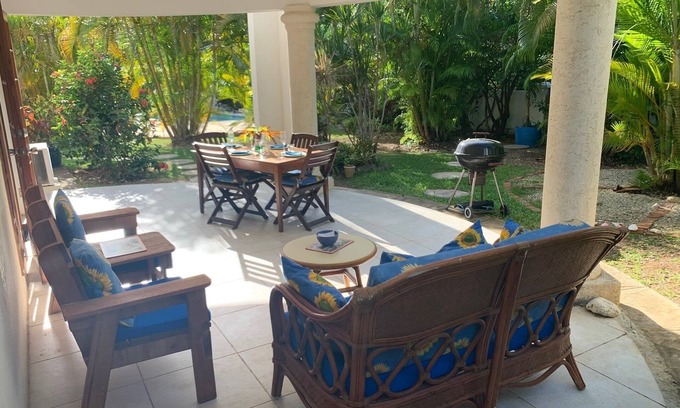 Mullins Apartment | ATTRACTIVE self contained apartment in a 2 storey villa Spacious & well equipped