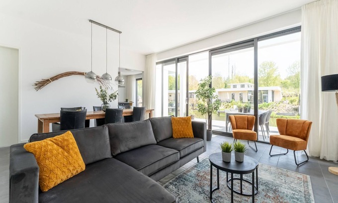 Zeewolde Villa | Attractive villa in Zeewolde with garden