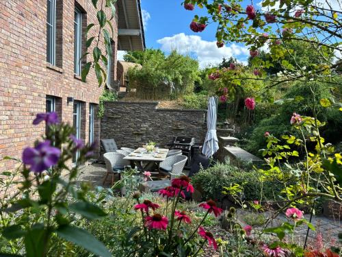 Kollig Apartment | Attraktive Wohnung-Elztalidyll-zwischen Mosel,Nürburgring und Burg Eltz
