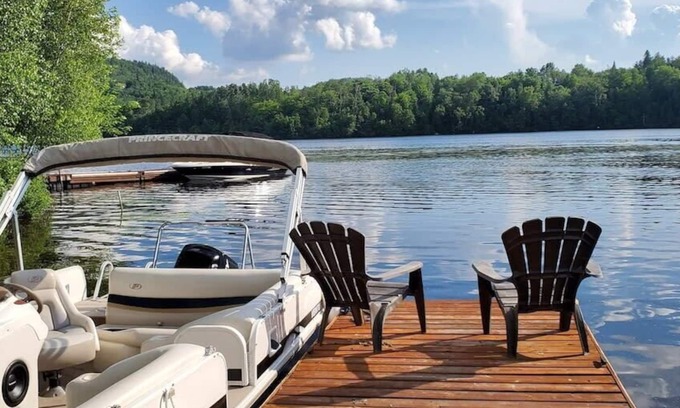 Mauricie Ski Chalet | Au Bord du St-Maurice, navigable river, spa, and ski