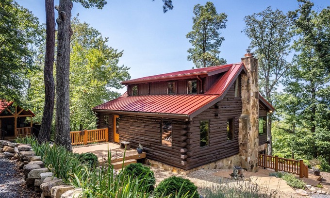 New Market Cabin | Aubrey's Nest - Secluded Log Cabin with Panoramic Mountain Views & Cozy Vibes