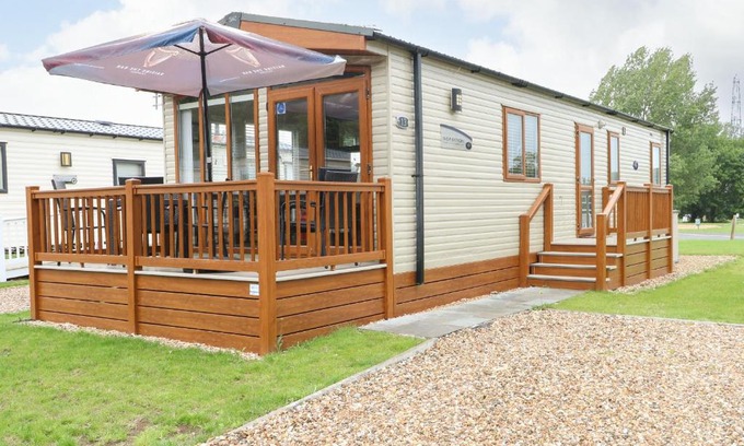 Hopton House | Audrey's Lodge, Foxburrow Hang