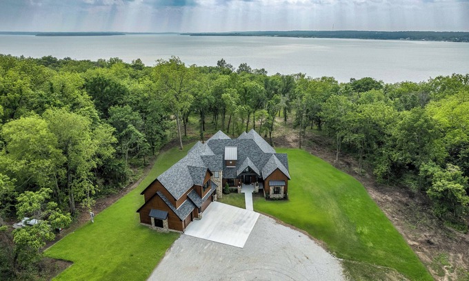 Afton House | August Specials! New Monkey Island Modern Lodge Retreat w/Hot Tub!