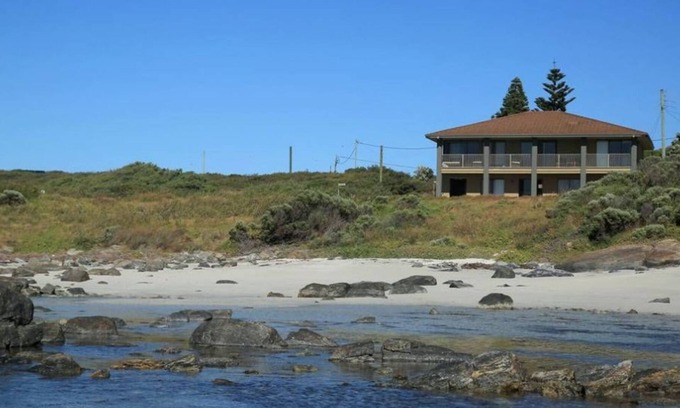 Augusta House | Augusta Beachfront Accommodation