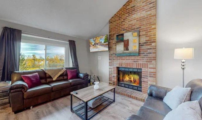 Prides Crossing House | Aurora 3 King Beds Updated Upper Unit Quincy Lake