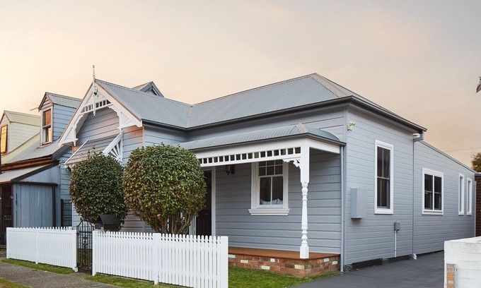 The Junction House | Austin Cottage - Pet friendly holiday house in Newcastle