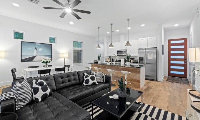 Rosewood House | Austin Luxury Escape