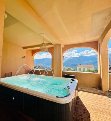 Santa-Reparata-di-Balagna Apartment | Authentique appartement vue montagnes avec grand patio et jacuzzi chauffé