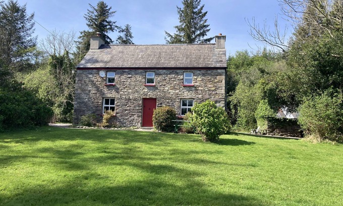 Blackwater Bridge Cottage | Authentic Irish cottage in the Ring of Kerry