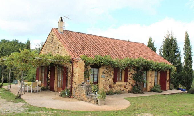 Mazeyrolles Cottage | Authentic Périgord House with Fireplace, Pets Welcome