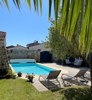 Saint-Just-Luzac House | Aux portes des iles