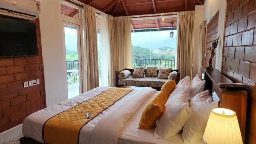 Chikkamagaluru House | AV Retreat with Mountain view