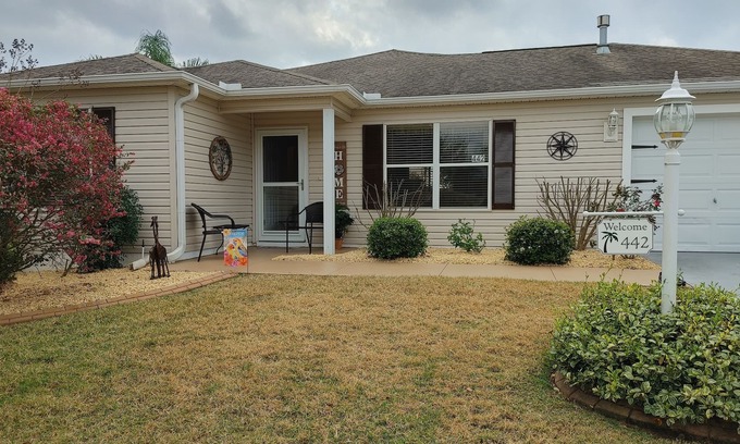 The Villages Cottage | *Available Now* Cozy cottage close to Lake Sumter Landing!