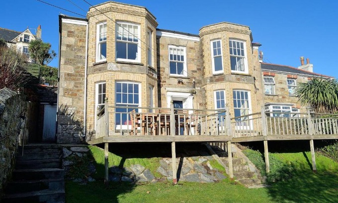Perranporth House | Avala