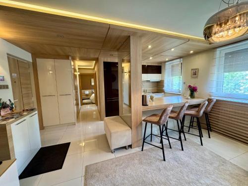 Nyiregyhaza Apartment | AVIRA Apartman with Free Private Garage