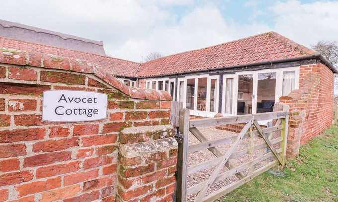 Dunwich Cottage | AVOCET COTTAGE, pet friendly, character holiday cottage in Westleton