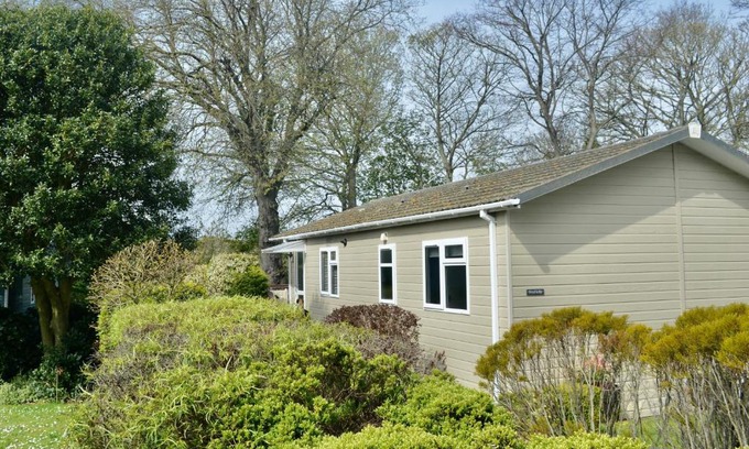 Weybourne House | Avocet Lodge - Weybourne - Crabpot Cottages