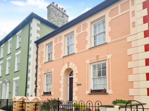 Aberaeron House | Awel-Y-Mor